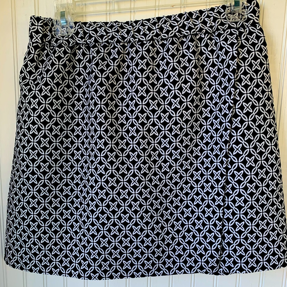 Crown & Ivy (Small) Navy Blue & White Skort; Elastic Waistband w/Navy shorts